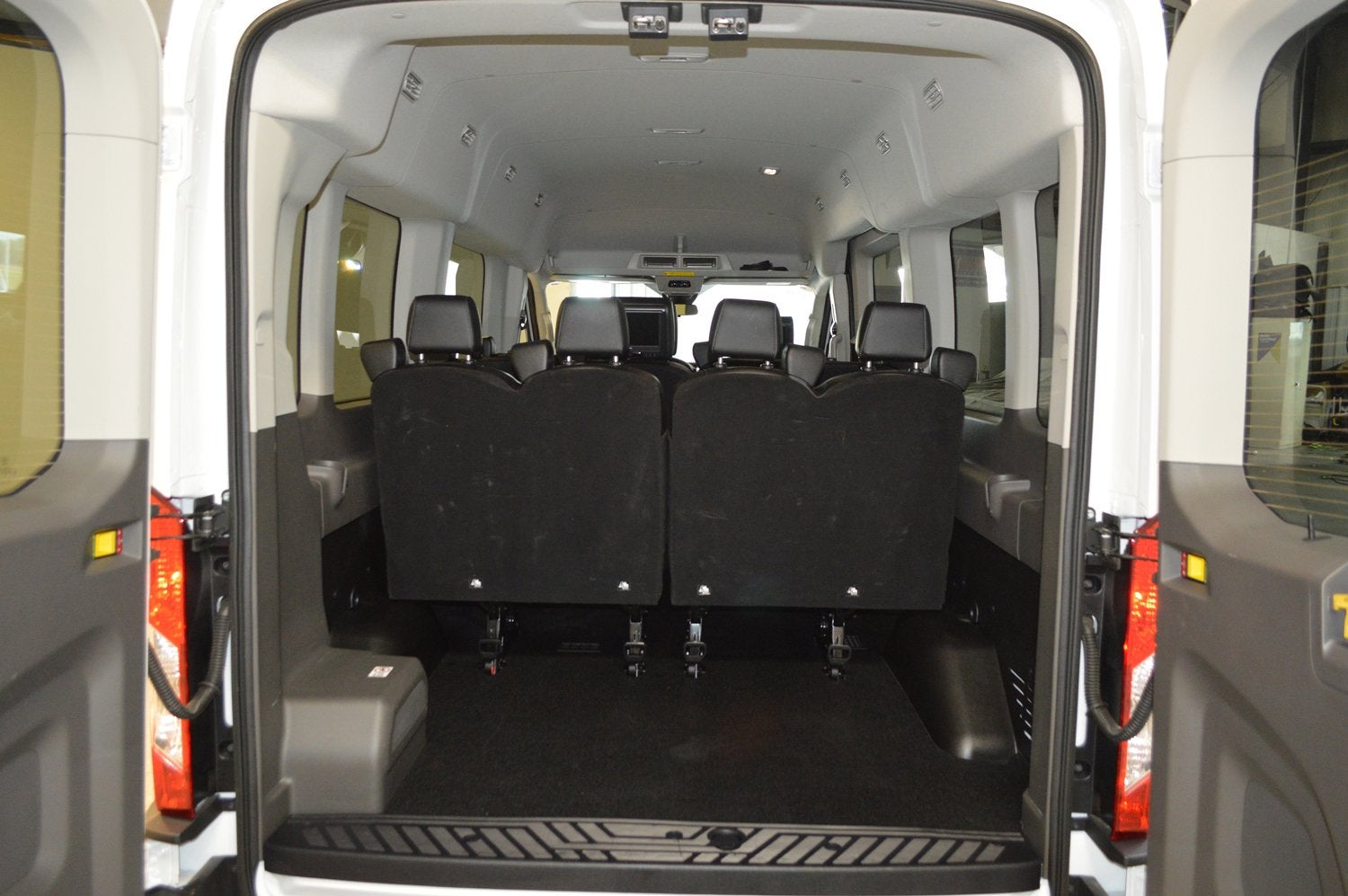 2025 Ford Transit Passenger Wagon XL