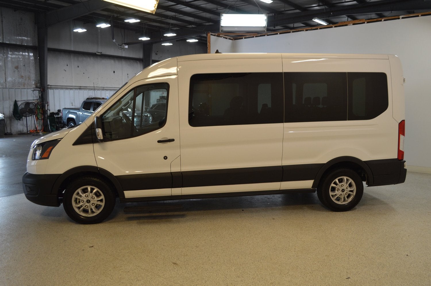 2025 Ford Transit Passenger Wagon XL