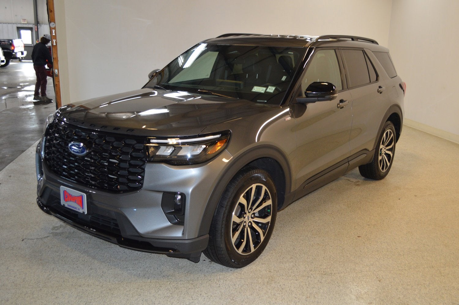 2025 Ford Explorer ST-Line