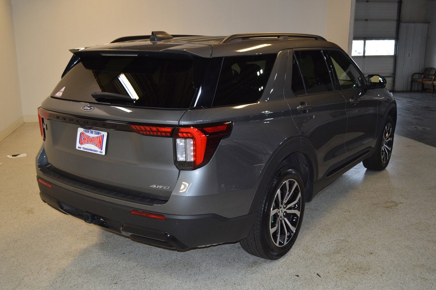 2025 Ford Explorer ST-Line