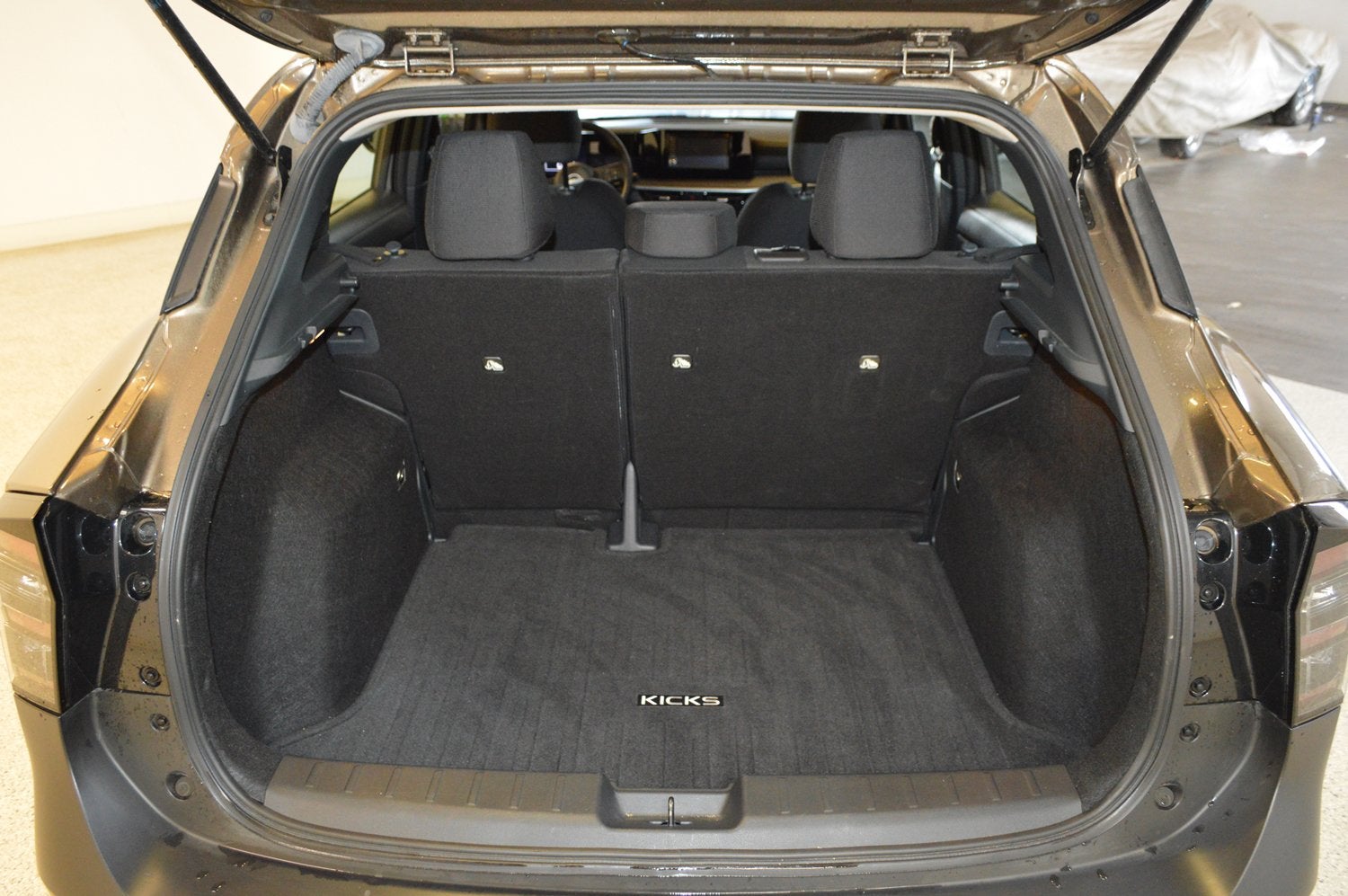 2025 Nissan Kicks S